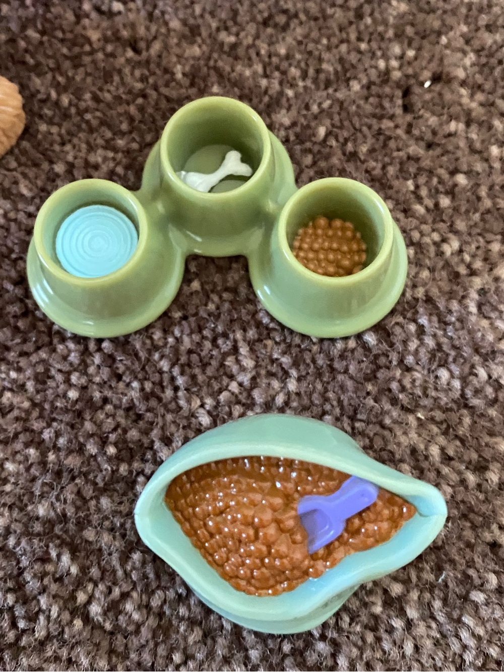 Fisher-Price Vintage 2005 Dog with Accessories set - Picture 2 of 8